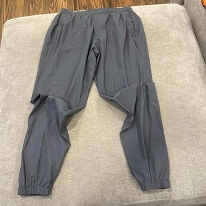 Men’s Lululemon athletic joggers size Medium gray.